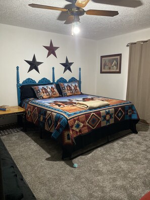 3 bedrooms, bed sheets - Western themed home on the hill in the country! (Tishomingo)