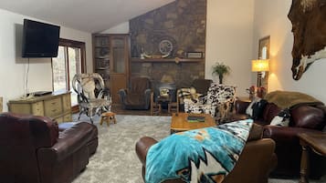 TV connectée, table de tennis de table, livres