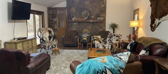 Western themed home on the hill in the country!