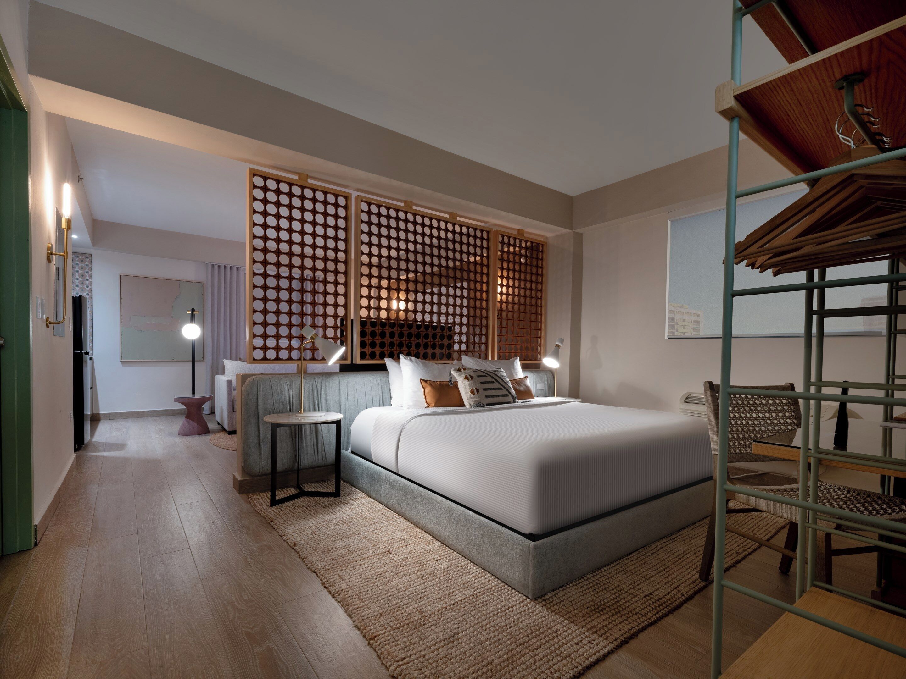 高級寝具、ピロートップベッド、セーフティボックス (室内)、防音設備