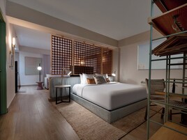 Premium bedding, pillowtop beds, in-room safe, soundproofing