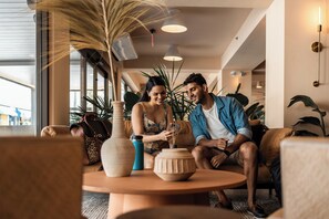 Lobby sitting area - HiBird- Apartment and Suites Hotel (San Juan)