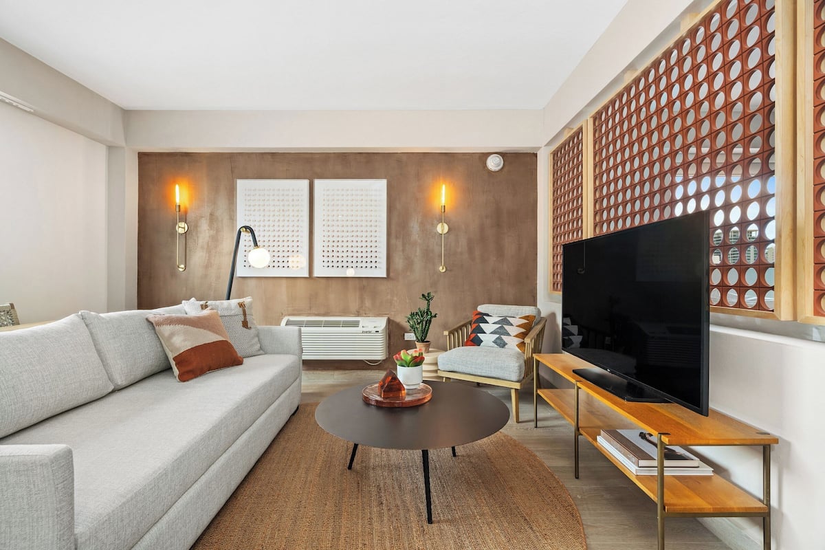 3 bedrooms, premium bedding, pillow-top beds, in-room safe