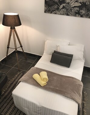 2 bedrooms, iron/ironing board, travel cot, WiFi