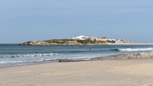 A beach with a building on a small island. - Casa do sapateiro (Ferrel)