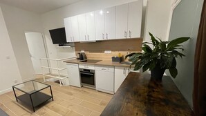 Coffee/tea maker, fridge, microwave, oven