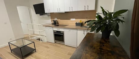 Refrigerador, microondas, horno y parrilla de estufa