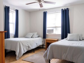 3 Schlafzimmer, Schreibtisch, Bügeleisen/Bügelbrett, WLAN