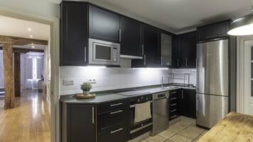 Refrigerador, microondas, horno, placa de cocina