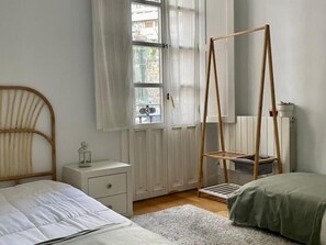 2 عدّة غرف نوم ومكواة/لوح كي وسرير سفر وواي فاي مجانًا