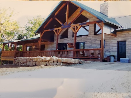 Exterior. Hot Tub! Cowboy Retreat! SW Wisconsin Driftless Region on UTV Route