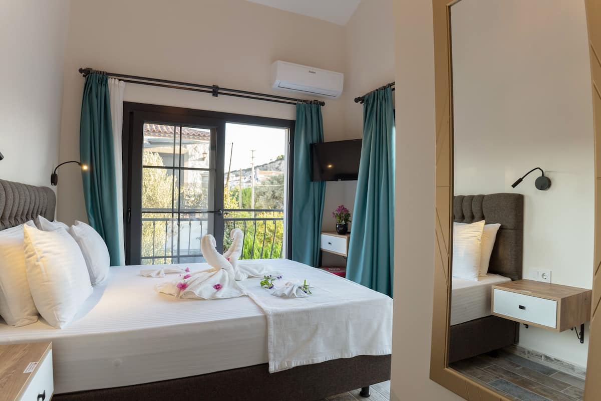 Classic Tek Büyük Yataklı Oda | Dizüstü bilgisayar çalışma alanı, ücretsiz kablosuz İnternet