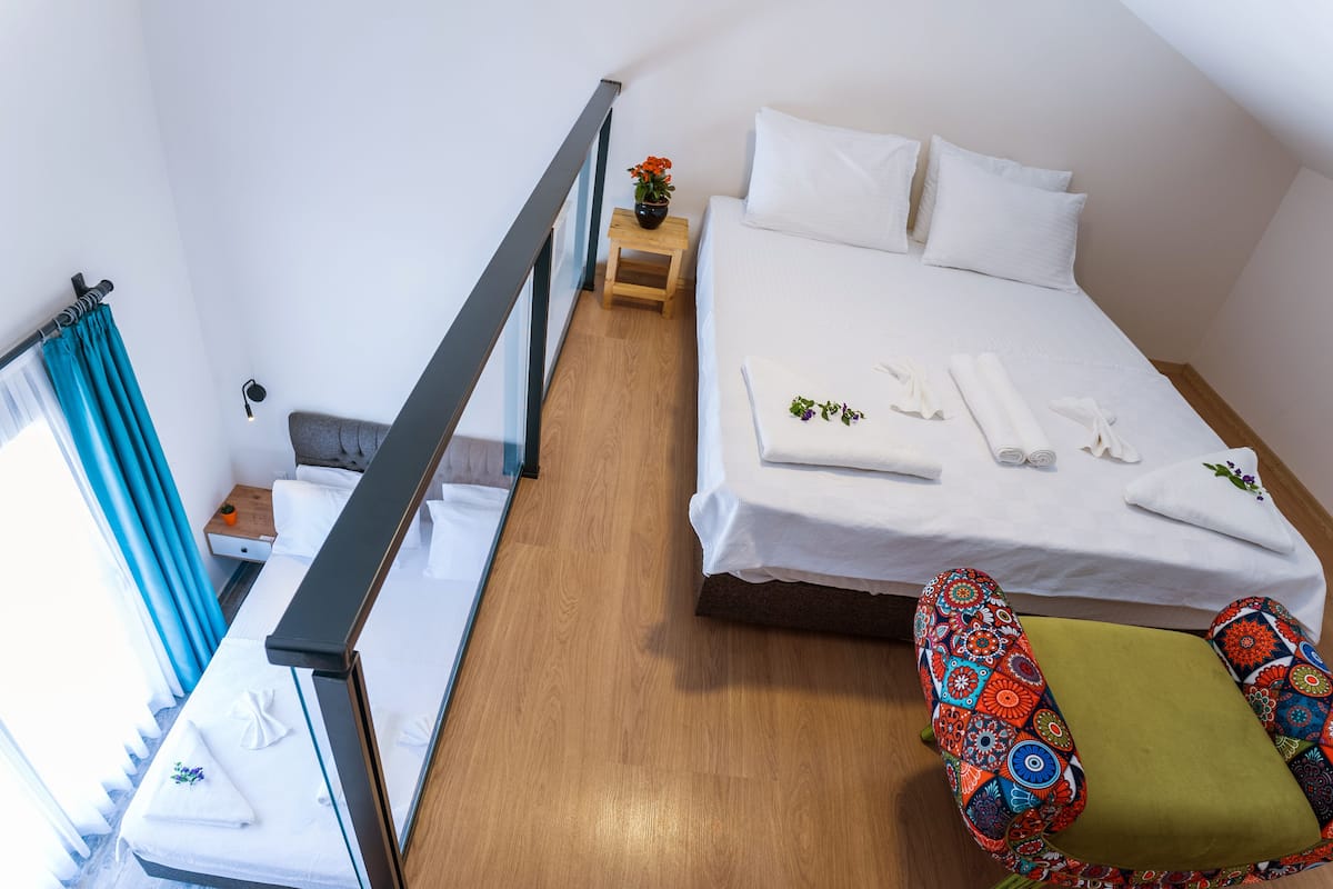 Dizüstü bilgisayar çalışma alanı, ücretsiz kablosuz İnternet