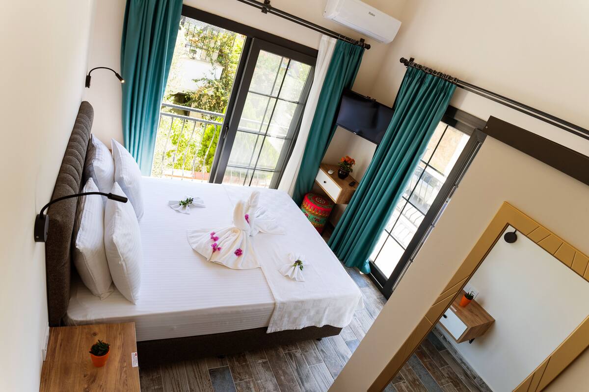 Dizüstü bilgisayar çalışma alanı, ücretsiz kablosuz İnternet