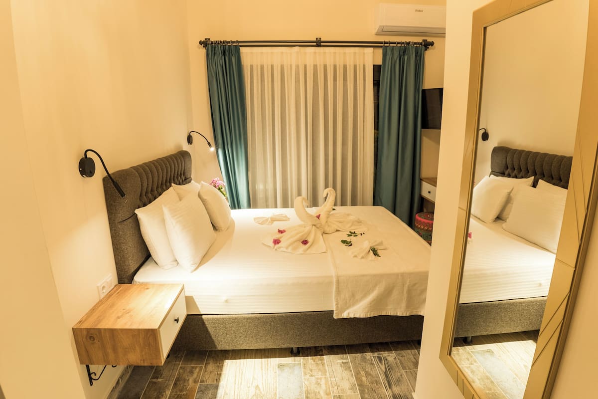 Dizüstü bilgisayar çalışma alanı, ücretsiz kablosuz İnternet