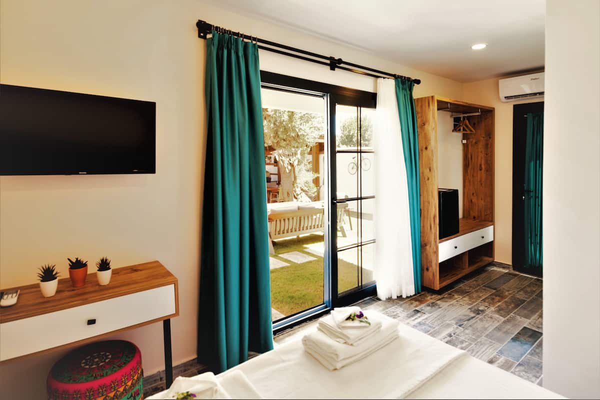 Dizüstü bilgisayar çalışma alanı, ücretsiz kablosuz İnternet