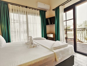Exclusive Room | Laptop workspace, free WiFi, bed sheets