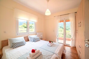 3 bedrooms, iron/ironing board, travel crib, free WiFi - Duplex apartment in dream villa with pool (Kournas)