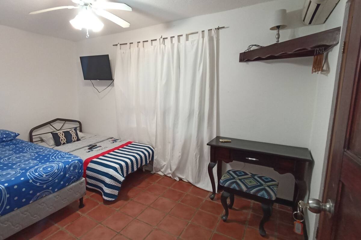 Habitación básica | Wifi gratis y ropa de cama