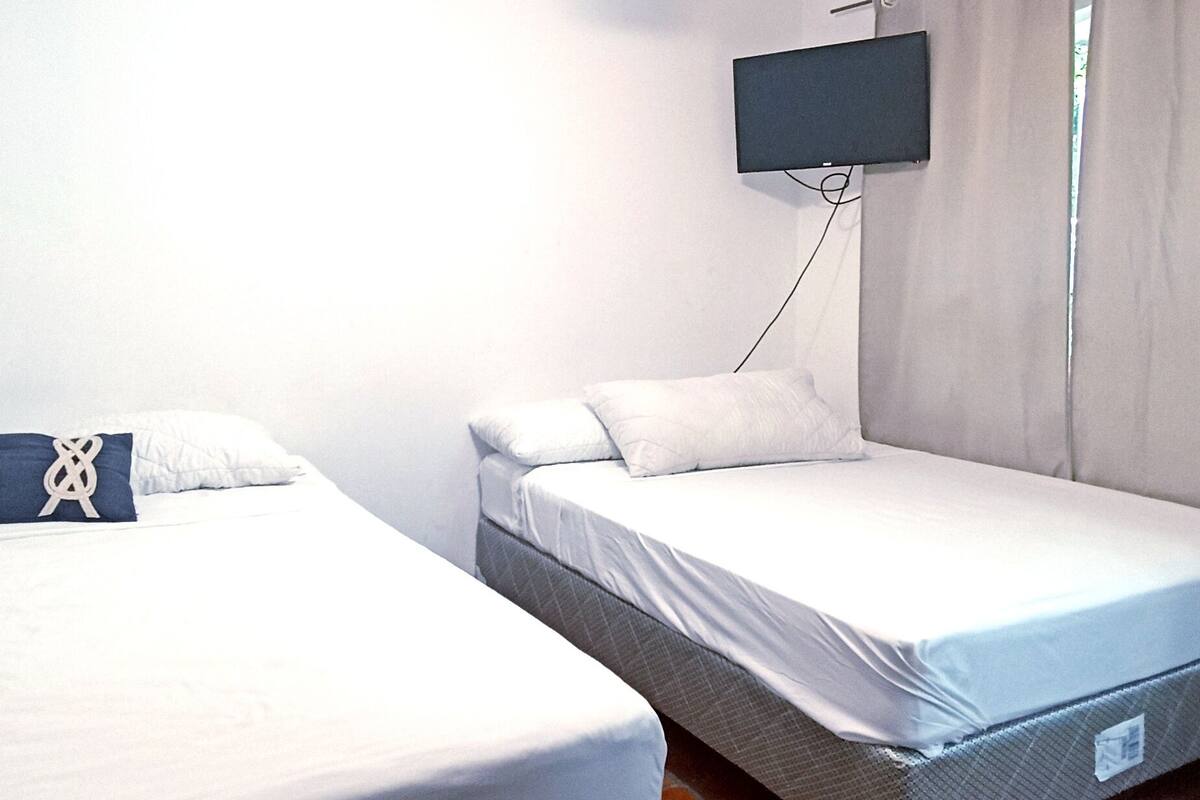 Habitación familiar doble | Wifi gratis y ropa de cama