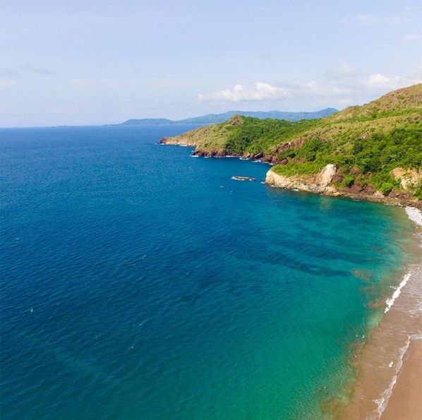 Aan het strand, een strandbar