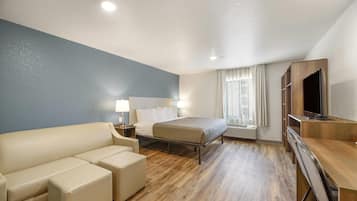 Escritorio y ropa de cama