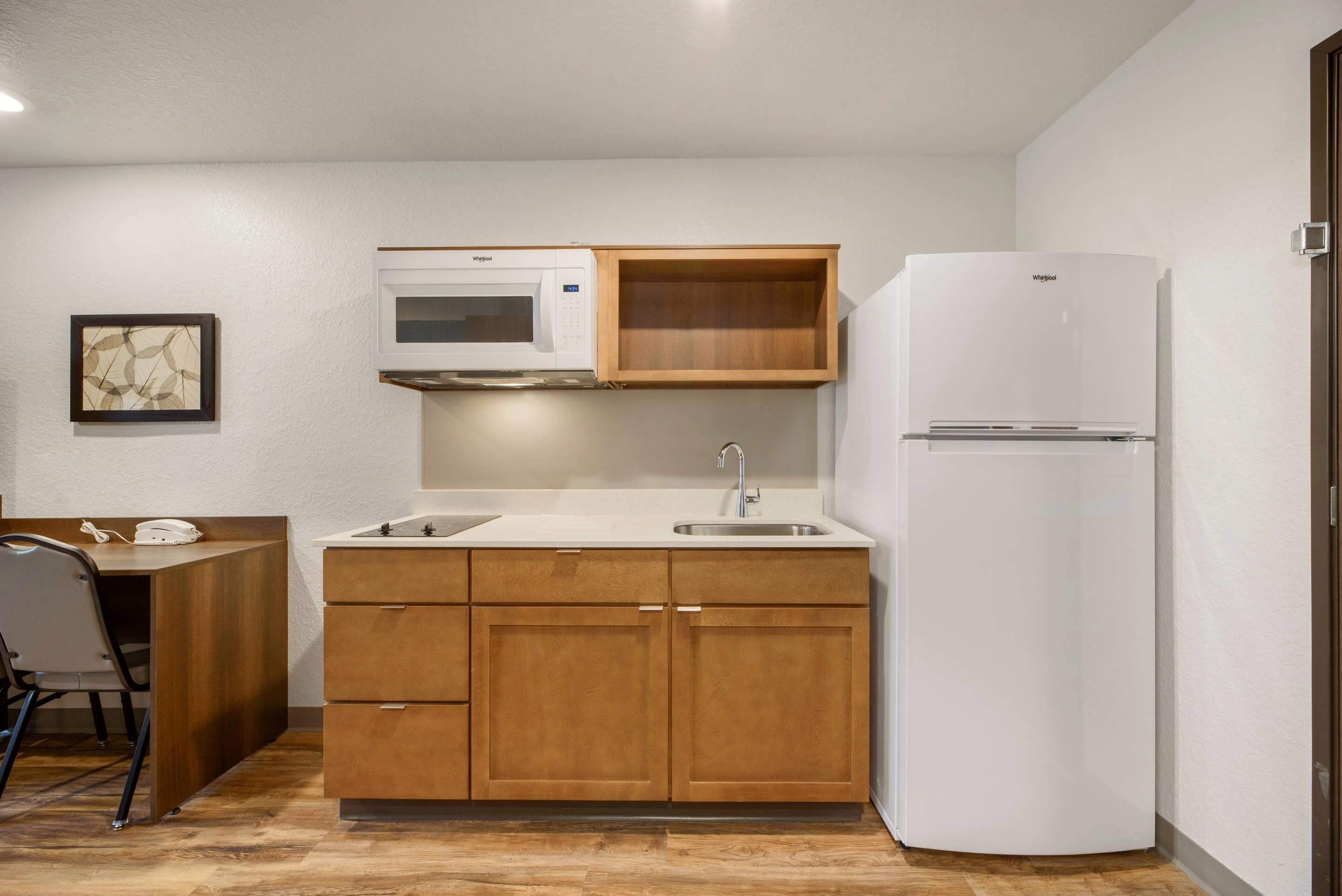 1 bedroom, desk, bed sheets