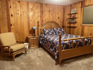 4 bedrooms, desk, iron/ironing board, travel cot