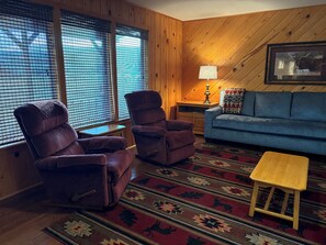 Smart TV, fireplace - Cheerful two-story, 4-bedroom family home. Whole house HVAC system! (La Veta)