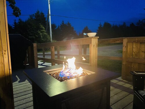 The Vaulted Tiny house w/Hot Tub-A Luxury Stay in Cupids NL