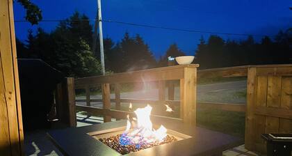 The Vaulted Tiny house w/Hot Tub-A Luxury Stay in Cupids NL