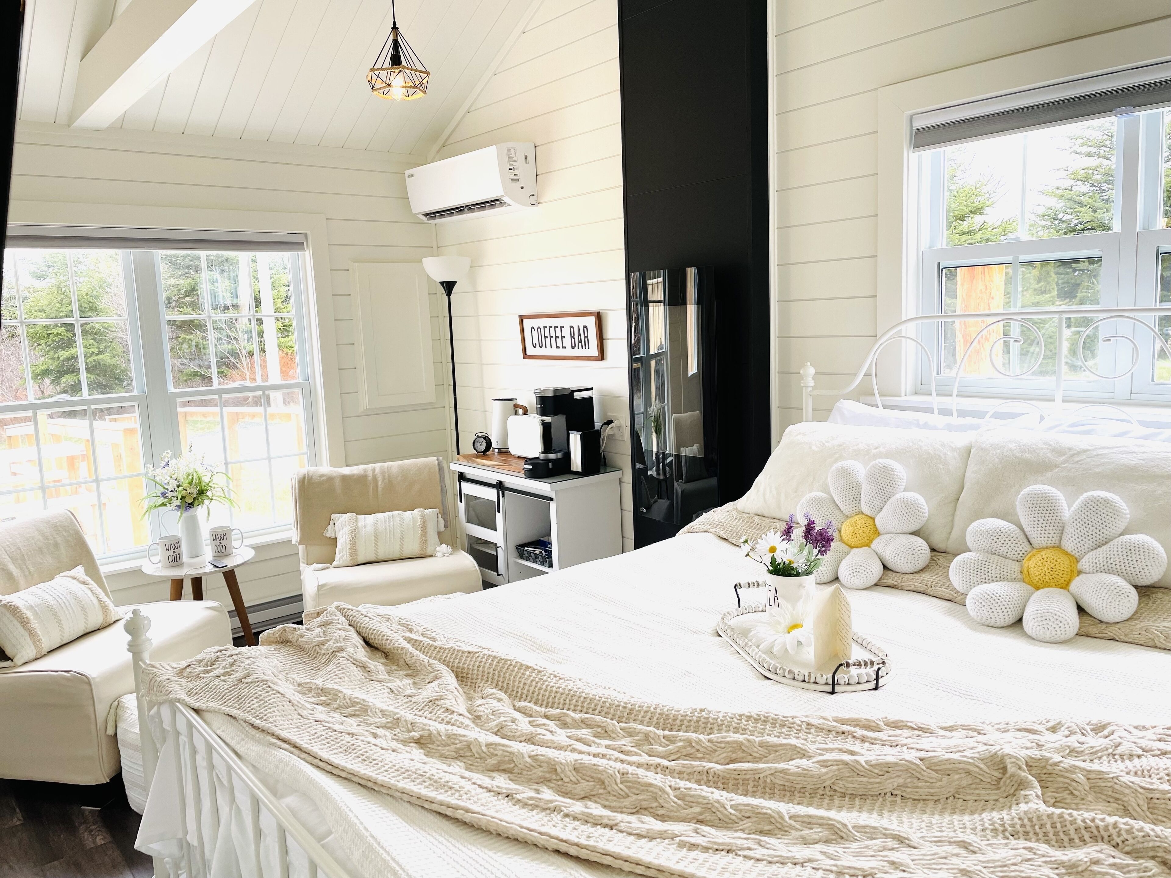 The Vaulted Tiny house w/Hot Tub-A Luxury Stay in Cupids NL