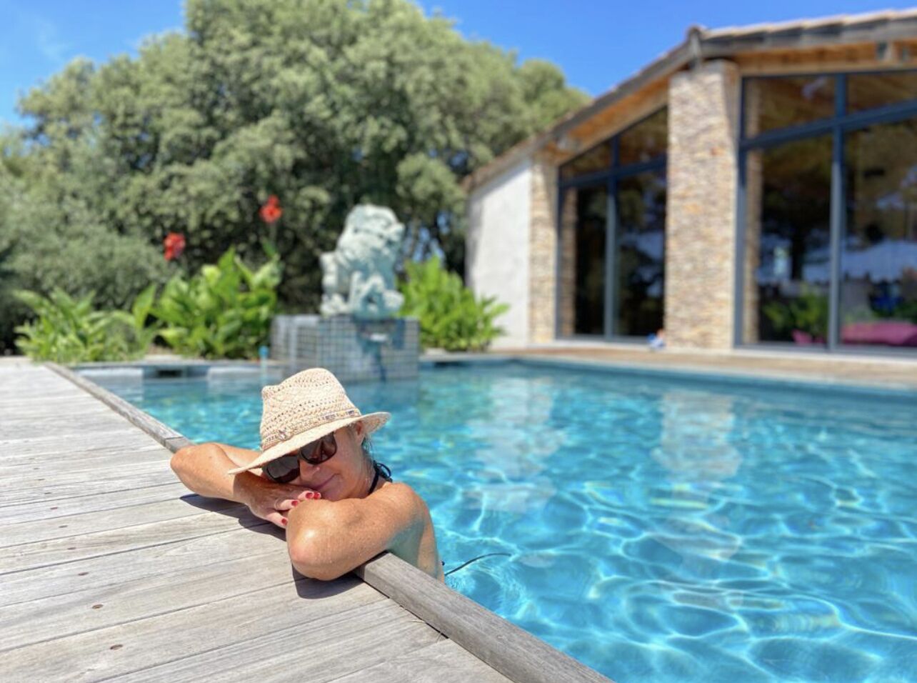 Utendørsbasseng og et oppvarmet basseng