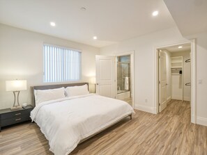2 quartos, ferros/tábuas de passar roupa, Wi-Fi, roupa de cama