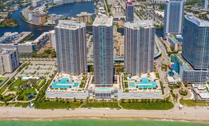 Exterior - Amazing Spacious 1BD Apt. Beachfront Building Incredible Amenities (Hallandale Beach)