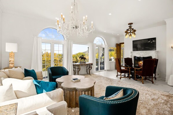 Interior - Exquisite pet friendly home, 5 blks from Gondola with stunning views!! (Aspen)