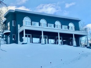 Exterior - Exquisite pet friendly home, 5 blks from Gondola with stunning views!! (Aspen)