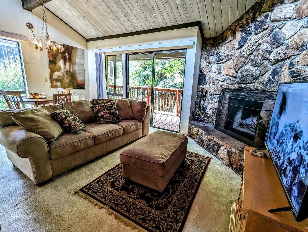 2 Bedroom Townhouse at the Base of Snow Summit Ski Resort!