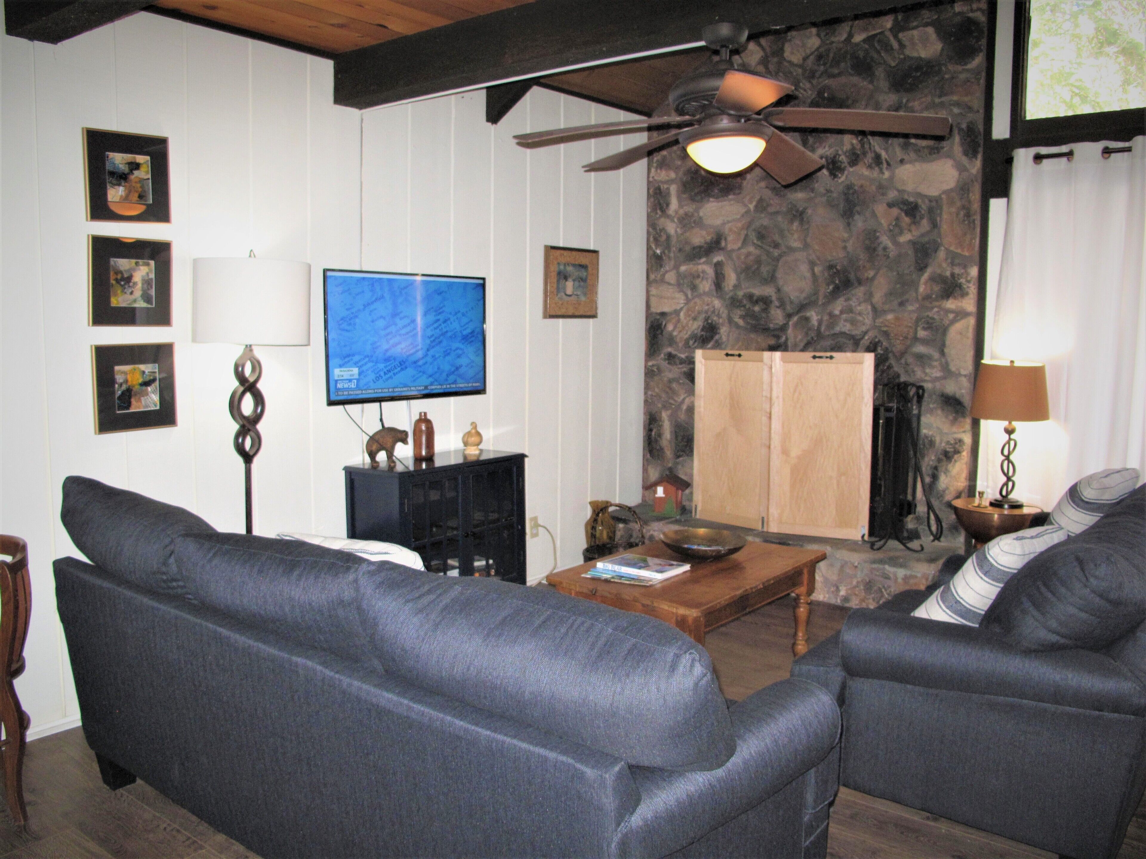 Cozy Townhouse at the Base of Snow Summit Ski Resort!