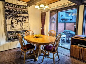 Dining - Mountain-Style Townhouse at Snow Summit’s Base (Big Bear Lake)