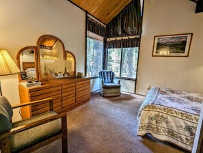 2 bedrooms, internet, bed sheets