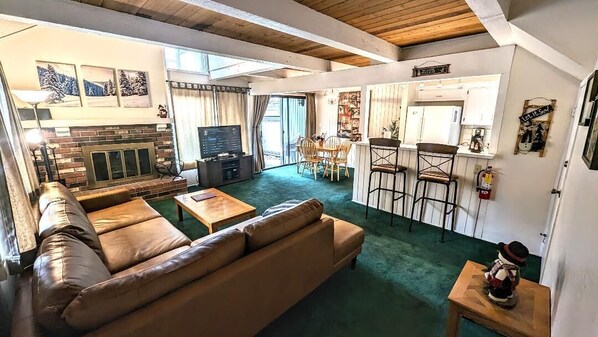 Televisión, chimenea