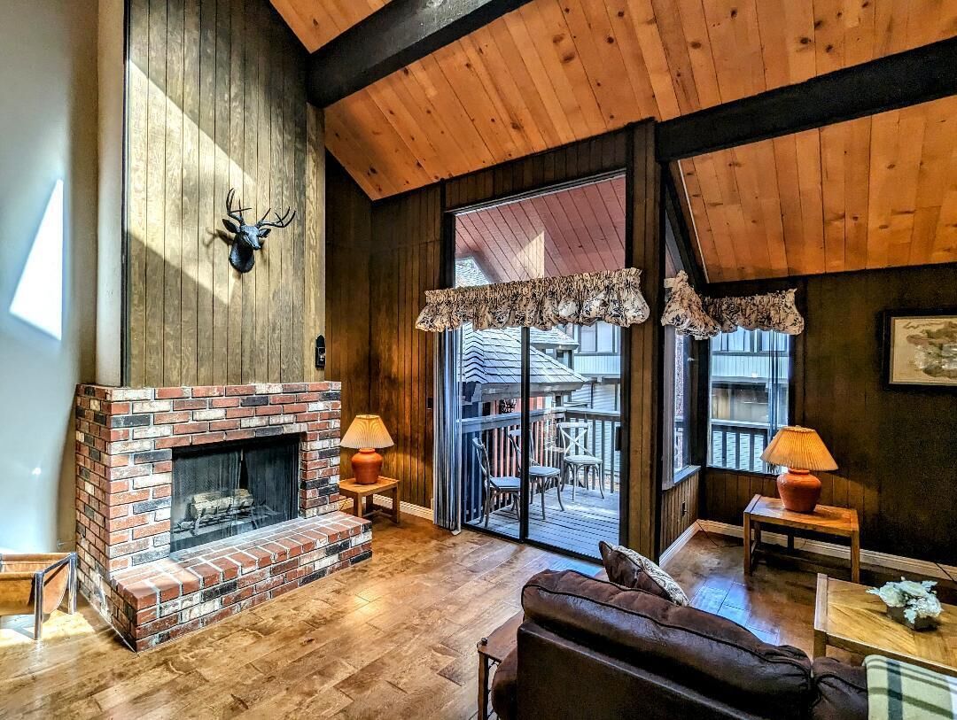 تلفزيون، مدفأة، مشغل دي في دي