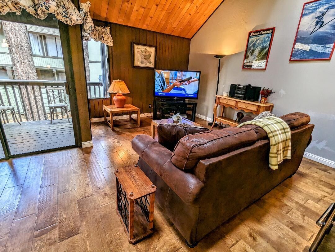 2.5 Bedroom Townhouse at the Base of Snow Summit Ski Resort!