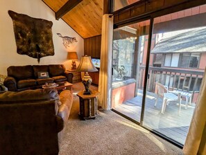 Flat-screen TV, fireplace, DVD player - Prime Location! Stay at the Base of Snow Summit Resort. 3 BR/2BA Townhouse. (Big Bear Lake)