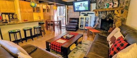 Televisie en een open haard