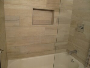 Combined shower/bathtub - Beautiful 2 Bedroom Ski Chalet at the Base of Snow Summit Ski Resort! (Big Bear Lake)