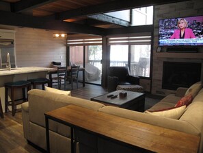 TV, fireplace