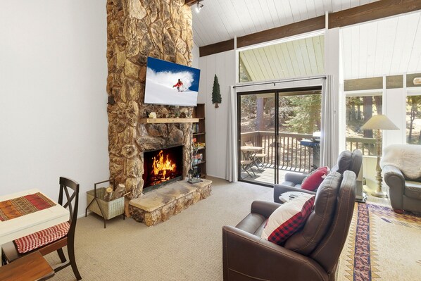 TV, fireplace