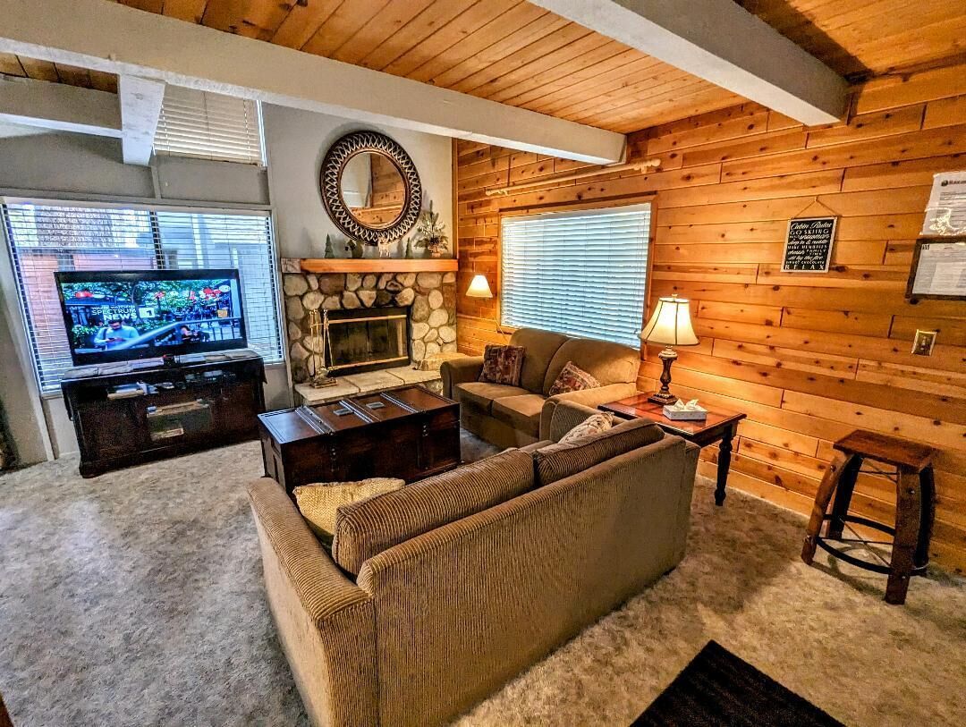 2 Bedroom Delux Townhouse at the Base of Snow Summit Ski Resort!